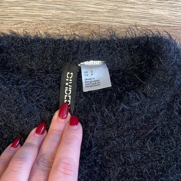 H&M Divided Fluffy Knit Black Crewneck Cropped Sweater - Picture 5 of 8